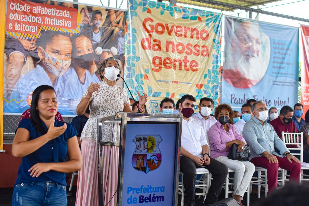 A secretária de Educação em exercício, Araceli Lemos, destacou o pagamento do abono sem distinção de cargos.