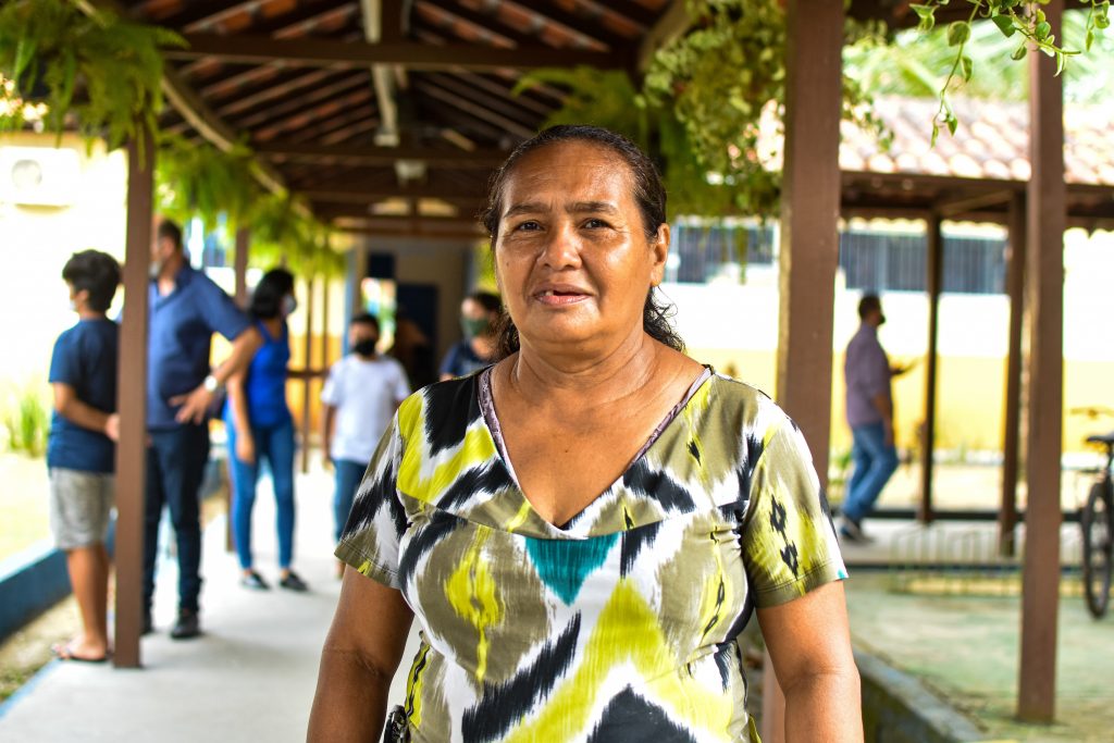 A merendeira Maria Helena Ferreira, feliz com o abono que valoriza os servidores da Educação em Belém.