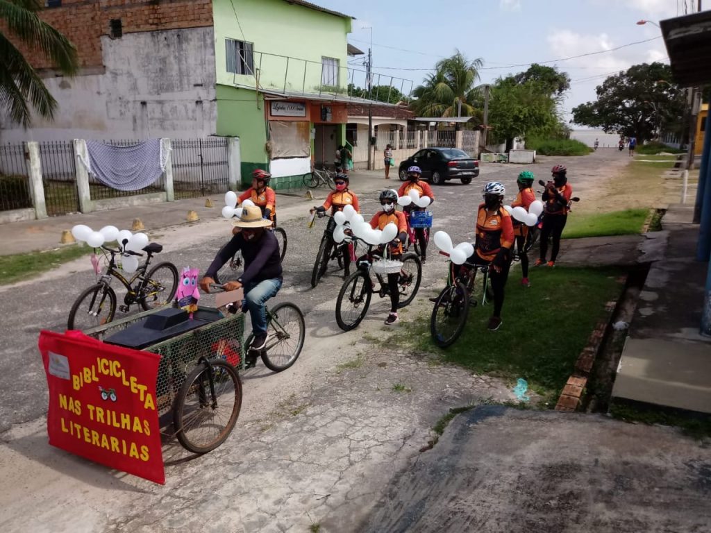 Escola Lauro Chaves promove leitura na pandemia com projeto itinerante com a Biblicicleta.