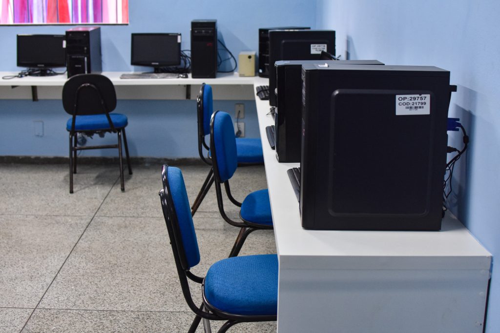 A Escola Municipal Amância Pantoja ganhou uma nova sala de informática.