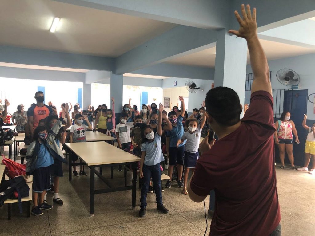 Professores espantaram a preguiça com dinâmicas de dança, poesia e interação.