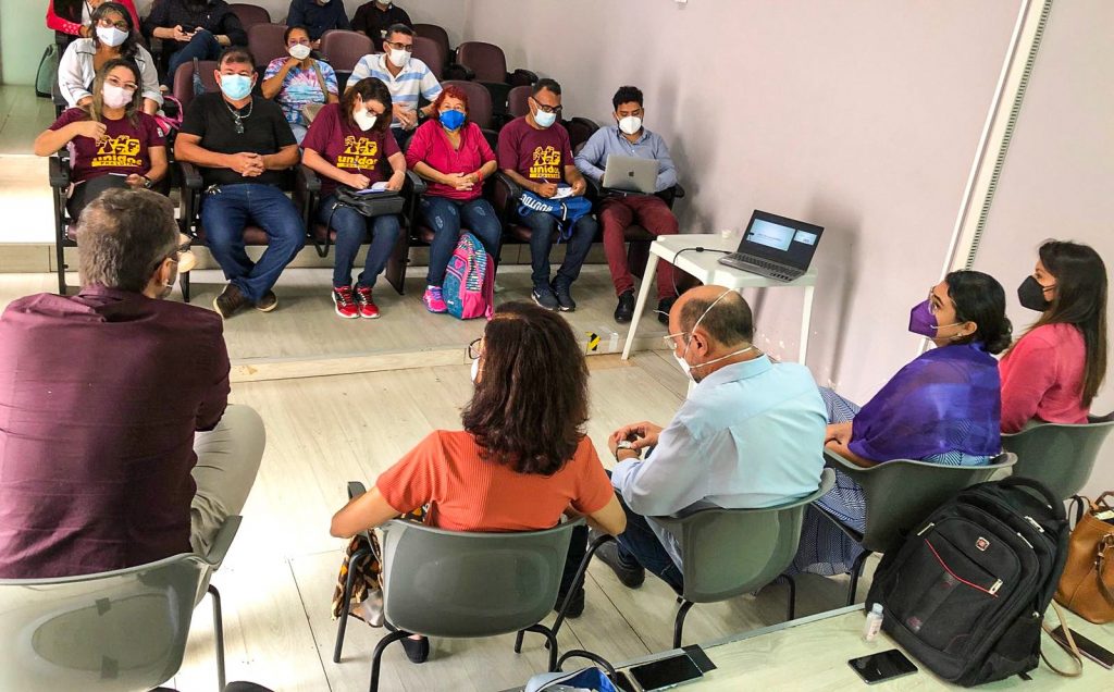 Mesa de negociação com o Sintep, no gabinete do prefeito.