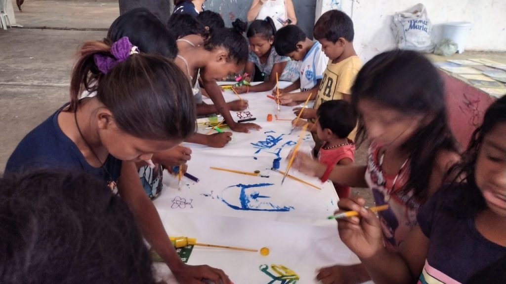 O objetivo da Ciranda da Integração é garantir um contato prévio com os mais de 50 alunos da etnia Warao que vivem em um abrigo mantido pela Prefeitura no bairro do Tapanã e que estão matriculados no ensino regular da rede municipal de