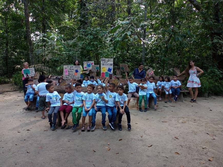 A caminhada ecológica nas trilhas da Escola Bosque ocorrem em comemoração ao Mês do Meio Ambiente