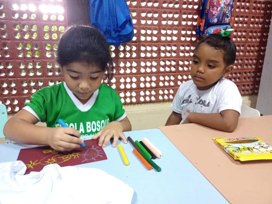 Alunos da educação infantil da Funbosque participam de oficina de desenho sobre preservação ambiental