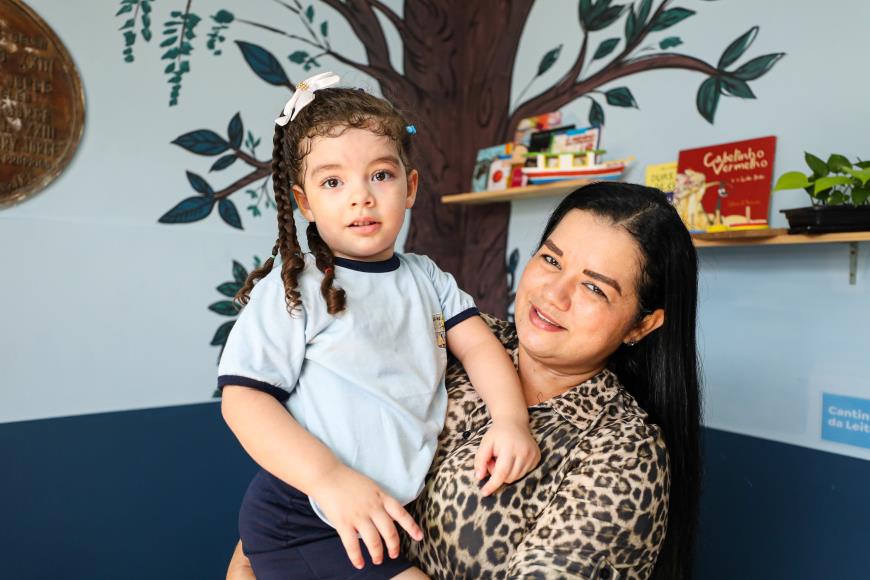 Keyla Lima, 40, cantora e mãe da pequena Isis Mikaelly, de três anos.