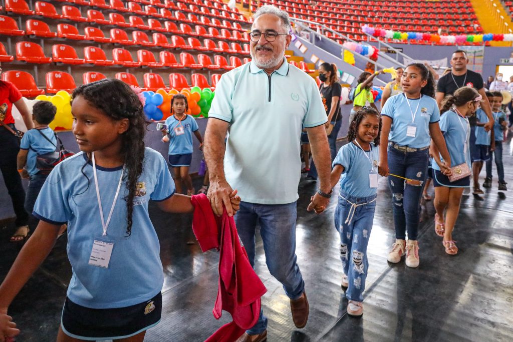 Prefeito de Belém, Edmilson Rodrigues, no 5º Congresso Mairí das Crianças .