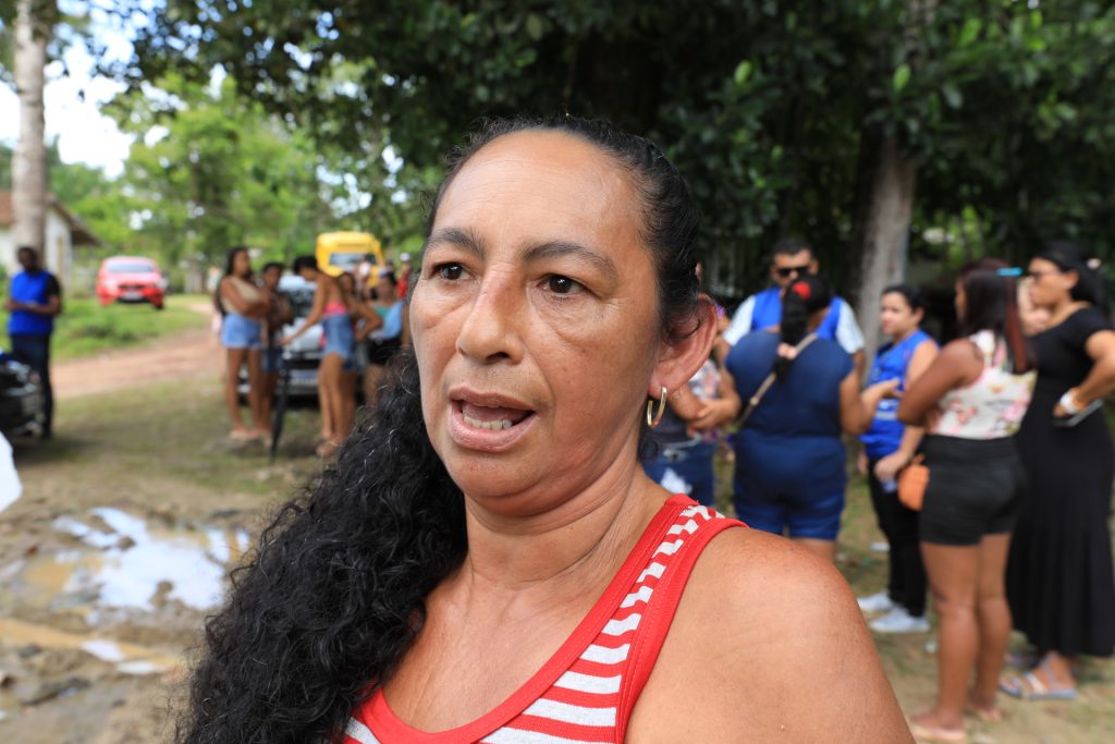 Moradora da comunidade do Caruaru, Elis Regina de Araújo aprovou a reforma da escola, onde seu filho estuda