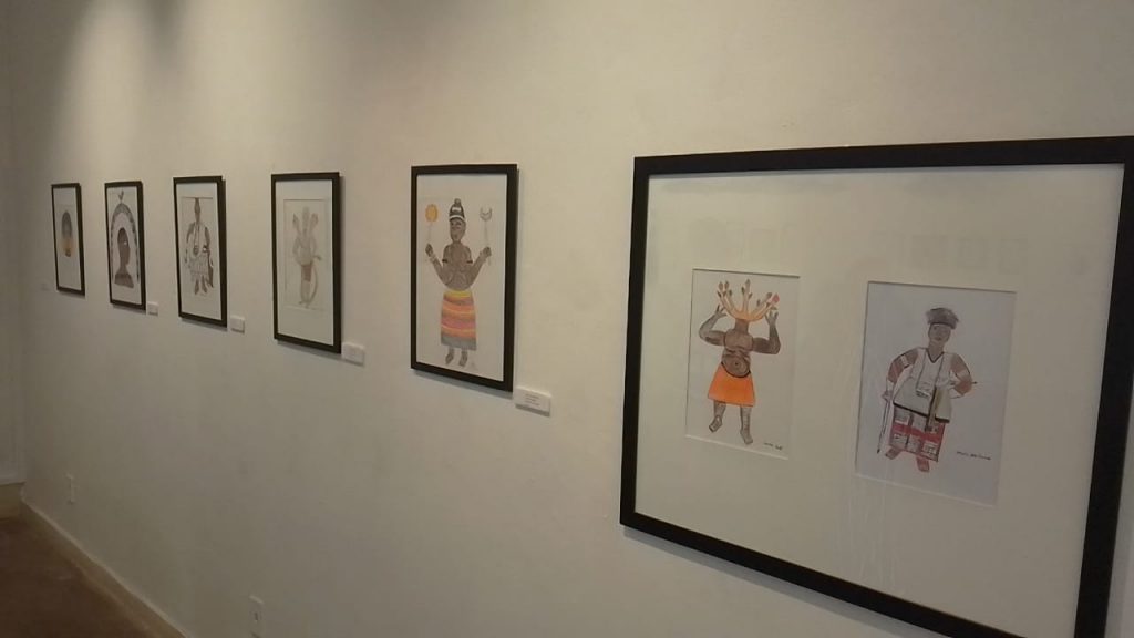 Exposição Retratística decolonial com desenhos de estudantes.