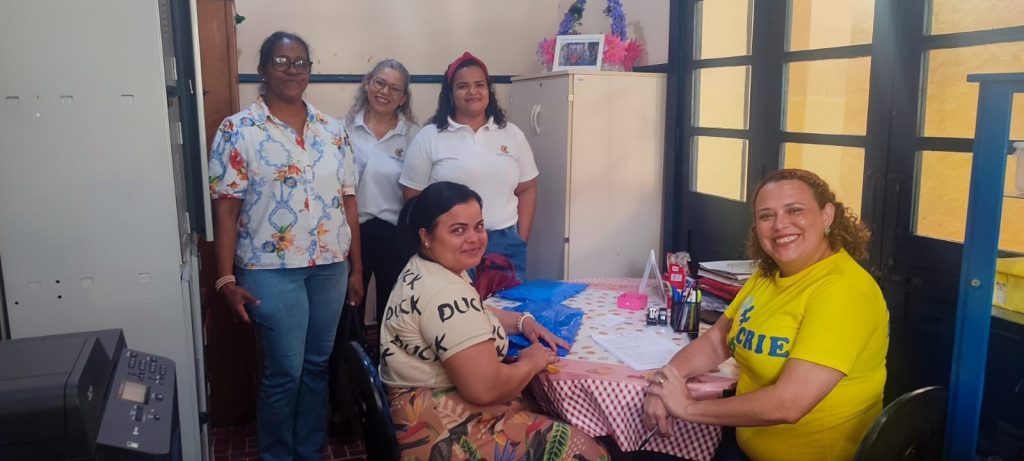 A equipe multifuncional do Crie é formada por pedagogos, especialistas em inclusão educacional, psicólogos, assistentes sociais e outros profissionais.