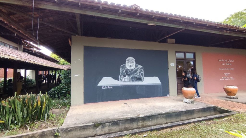 O patrono da educação do Brasil, Paulo Freire, também foi homenageado pelos estudantes, com uma pintura no mural da escola.