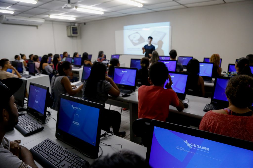 O projeto Oficina do Futuro estima que em um ano cerca de 1.000 estudantes da rede pública e da população em geral serão capacitados em programação de computador.