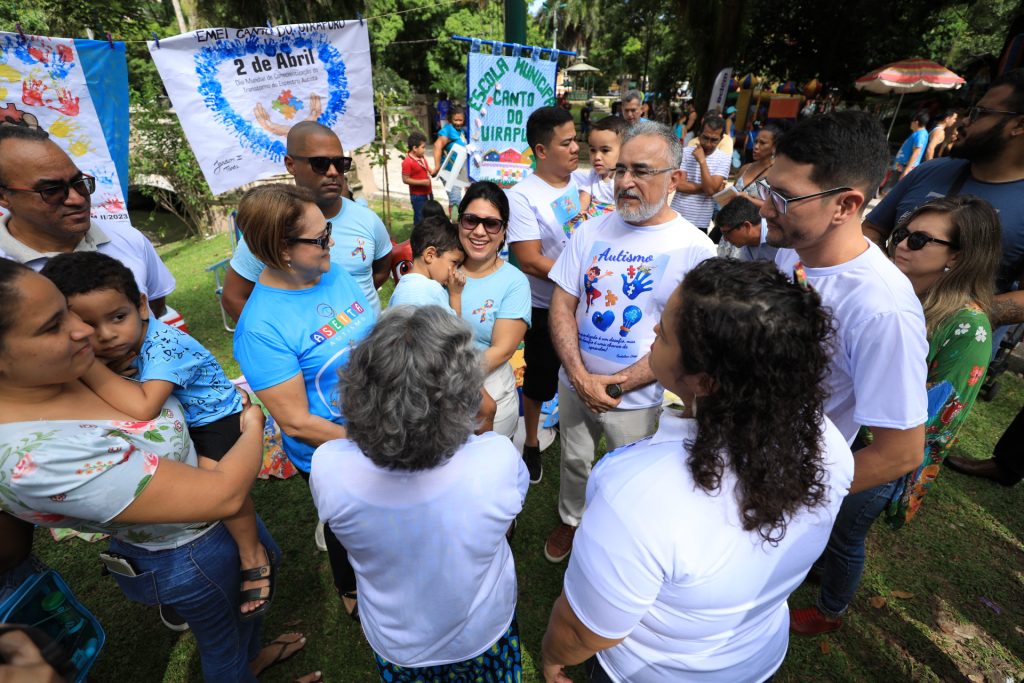 Prefeito Edmilson Rodrigues com mães de filhos com espectros autistas: "Temos um sistema integrado para atender, garantindo o desenvolvimento e a inclusão de cada um"