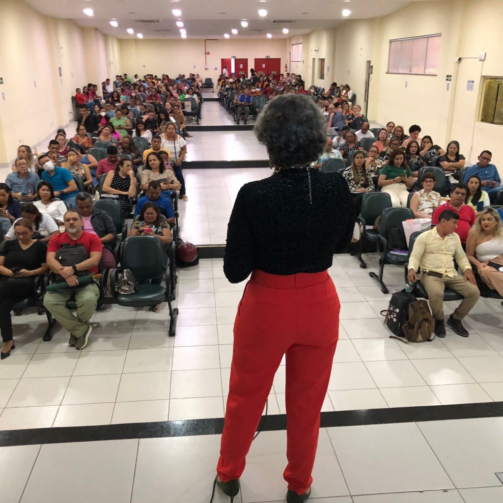 Araceli Lemos, Secretária Municipal de Educação de Belém, ressaltou o compromisso da Gestão por uma educação pública de qualidade.