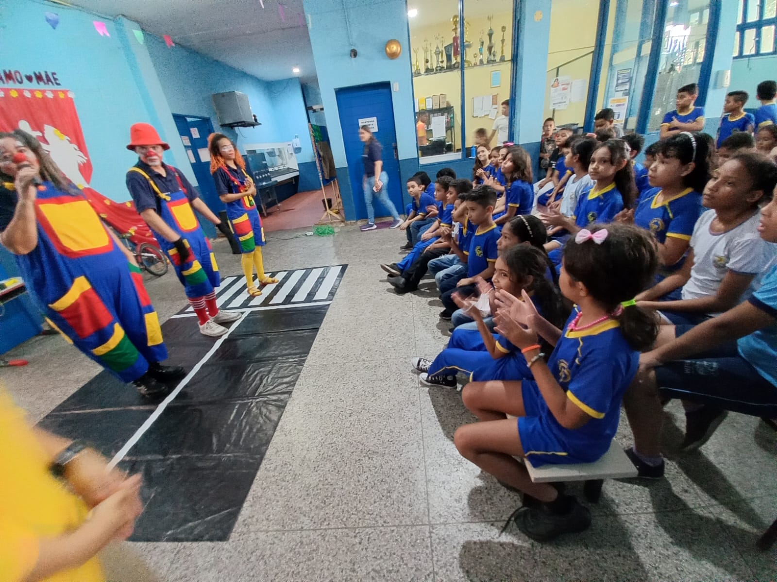 Estudantes aprendem na prática regras de trânsito na cidade 'Nazaré