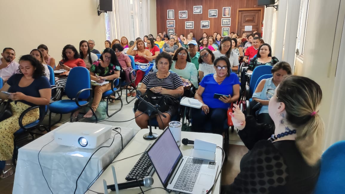 Diretores e coordenadores eleitos pela comunidade escolar são empossados na  rede municipal de ensino