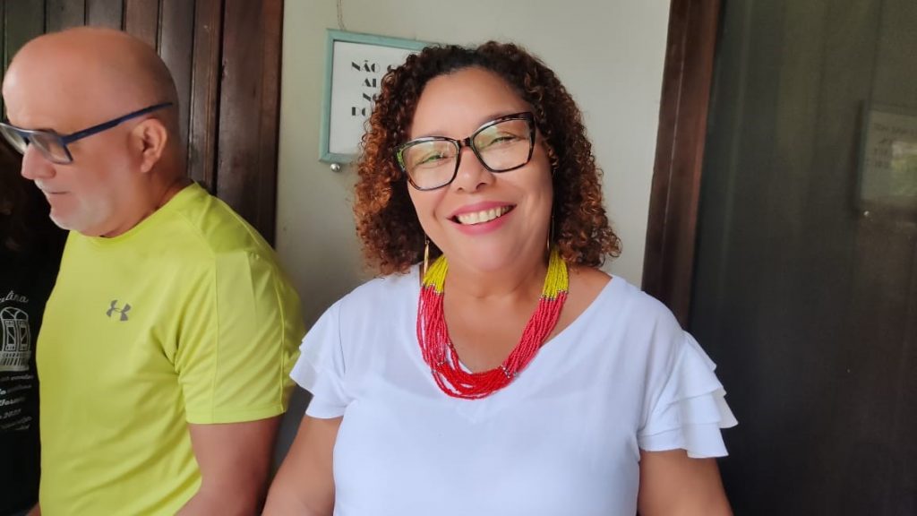 Oneide Pojo, coordenadora da EMEIF Alana Barbosa: "vamos dar vida a esse currículo na Alana"