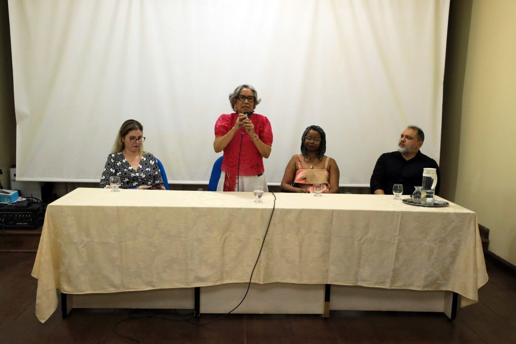 A secretária municipal de Educação, Araceli Lemos, diz acreditar na educação como forma de transformar estereótipos e promover a igualdade racial
