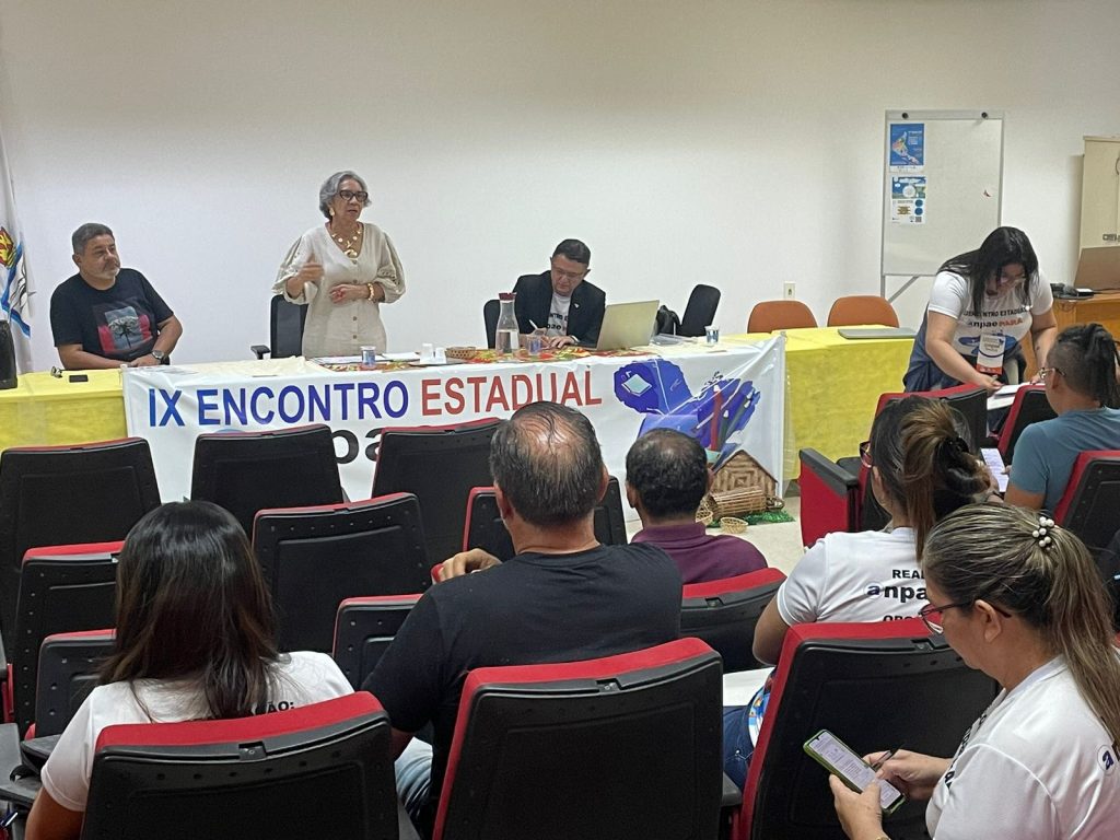 Secretária de Educação de Belém, Araceli Lemos, integrou a mesa de debates no encontro