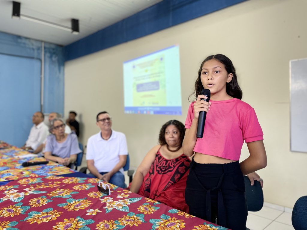 A estudante Maria Eduarda conta que se sente valorizada em poder participar do evento que trata sobre a educação direcionada ao território de sua morada