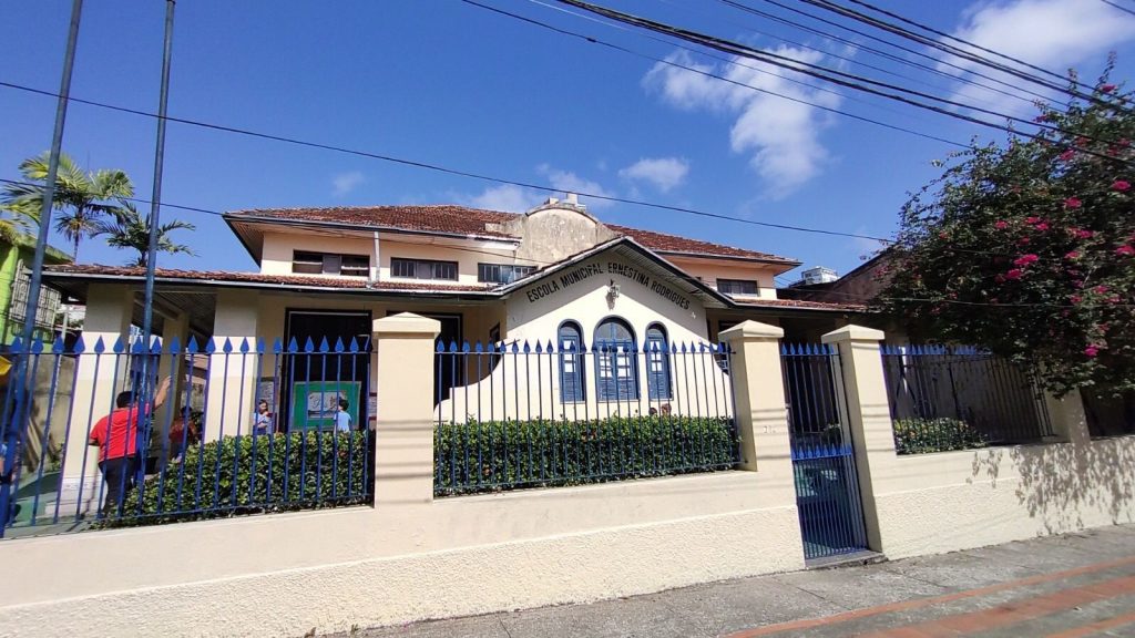 As histórias de assombração da Escola Ernestina Rodrigues impressionam os mais descrentes.