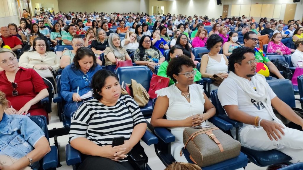 Mais de 700 pessoas participaram do evento sobre conscientização ao autismo