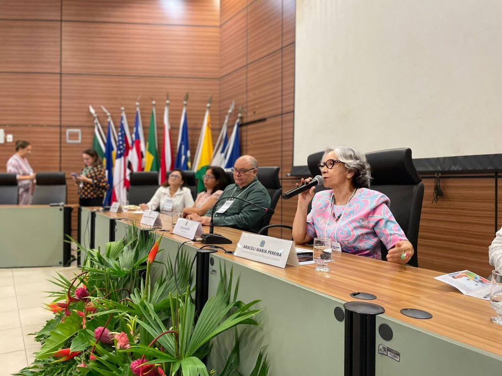 Secretária municipal de Educação, Araceli Lemos, participou do evento do MEC e informou sobre as ações de intersetoriais na rede municipal