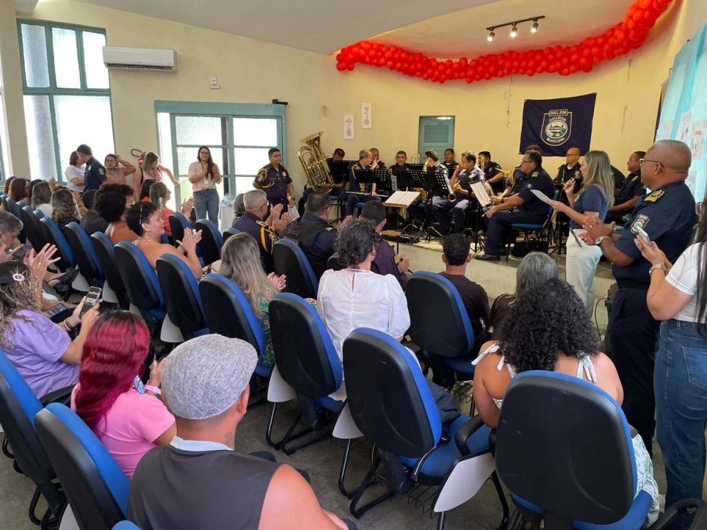 A cerimônia de premiação reuniu estudantes, professores e familiares dos 10 alunos premiados no concurso da parceria entre Guarda Municipal e Semec